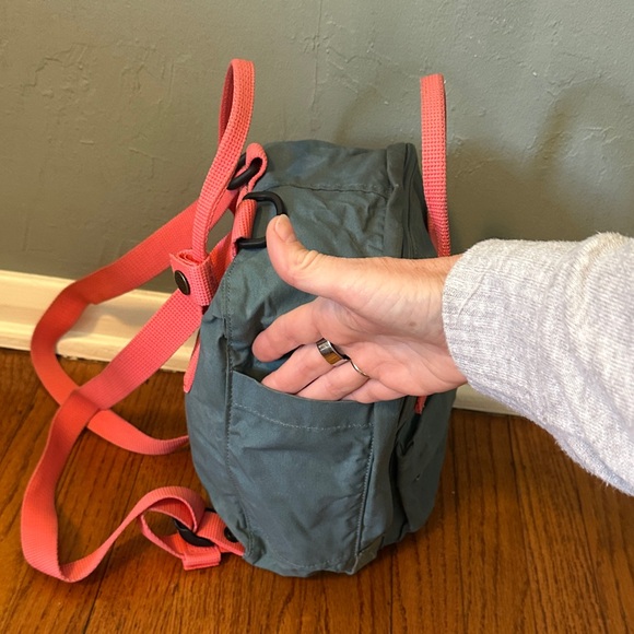 Fjällräven Kånken Mini Backpack in Teal and Coral Pink - Picture 3 of 6